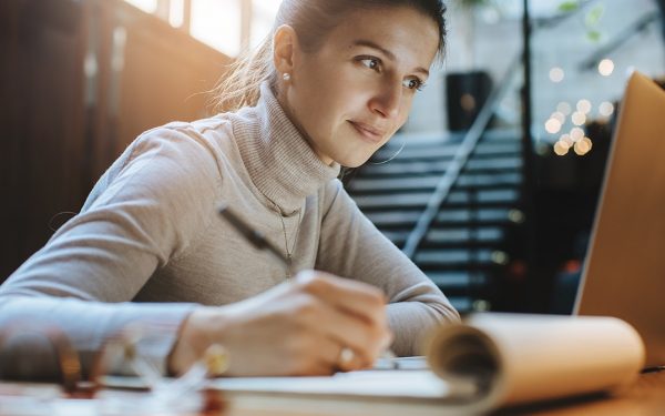 Women learning online