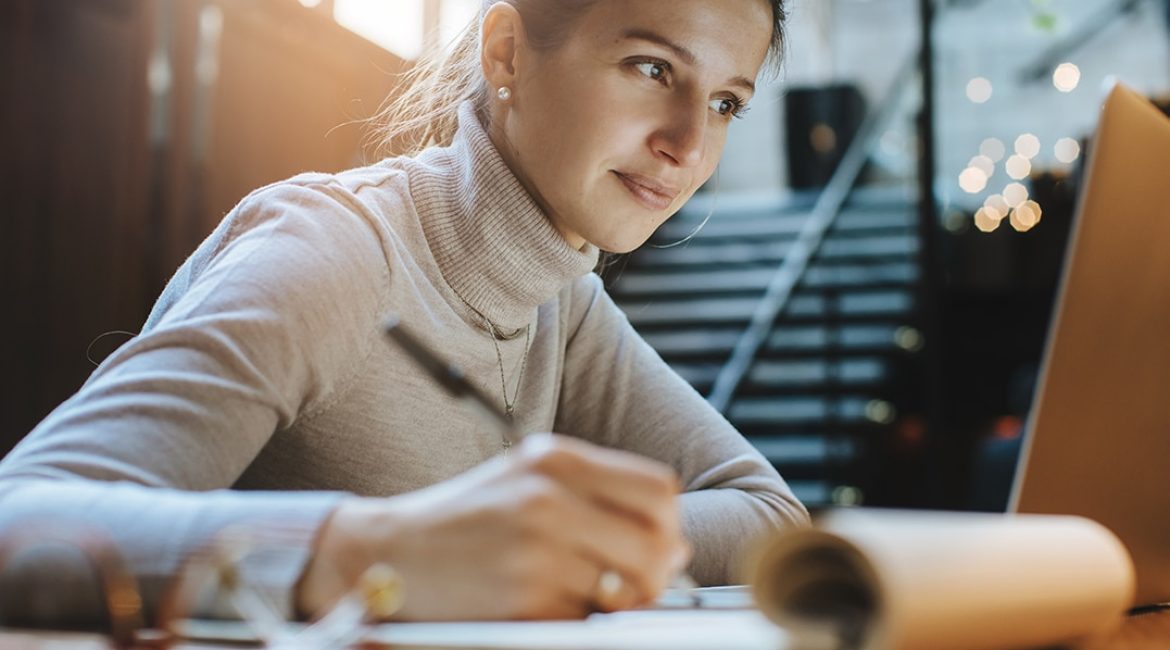 Women learning online